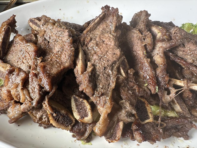 炭燒牛小排 / Grilled beef short ribs