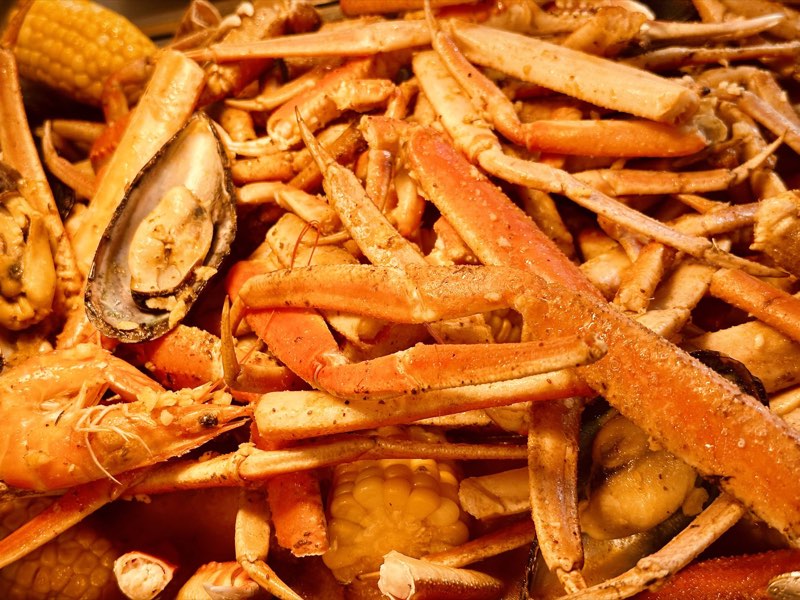 雪蟹腳、青口與鮮蝦 / Snow crab legs, mussels and shrimp